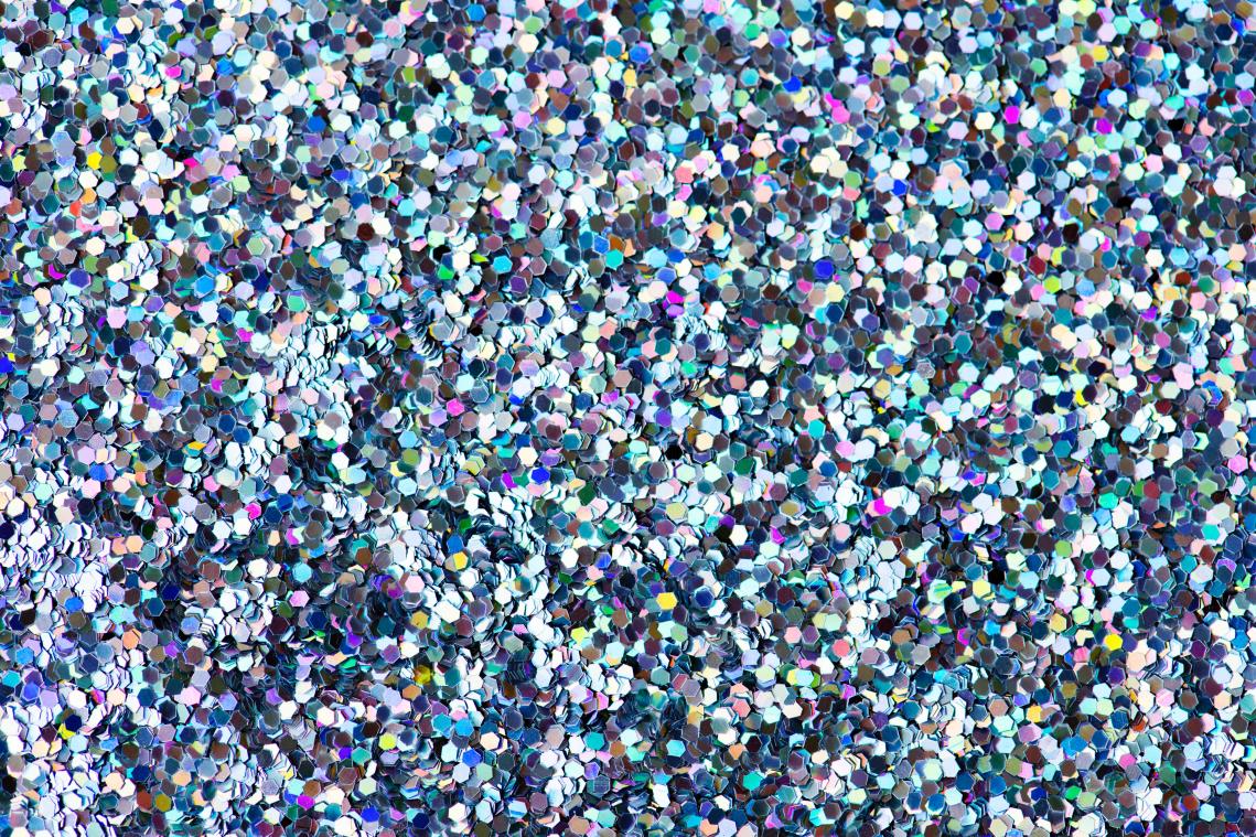 Bizar. Mensen smeren glitter op de ballen van hun hond