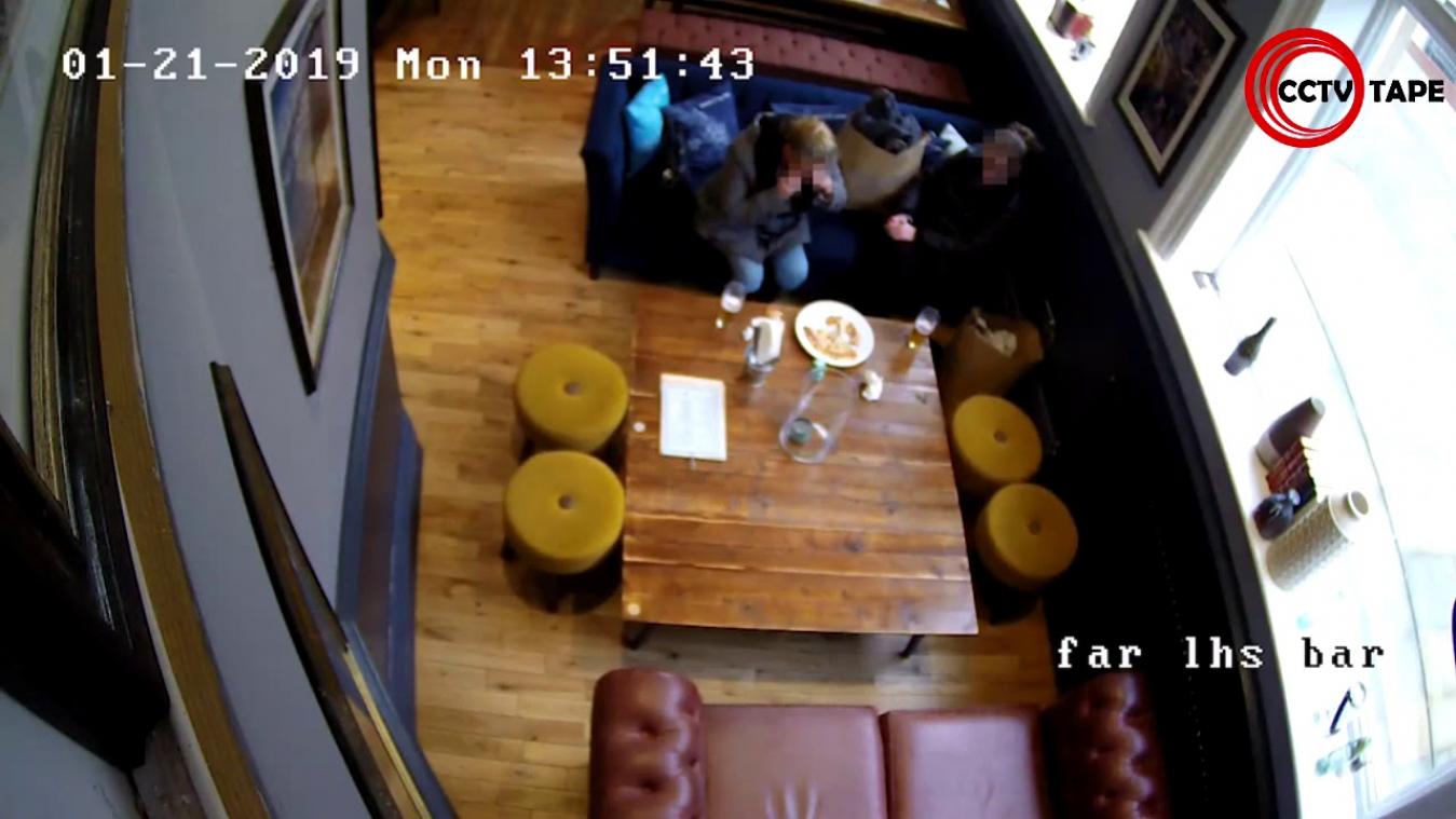 VIDEO. Deze vrouwen begaan blunder in Engelse pub