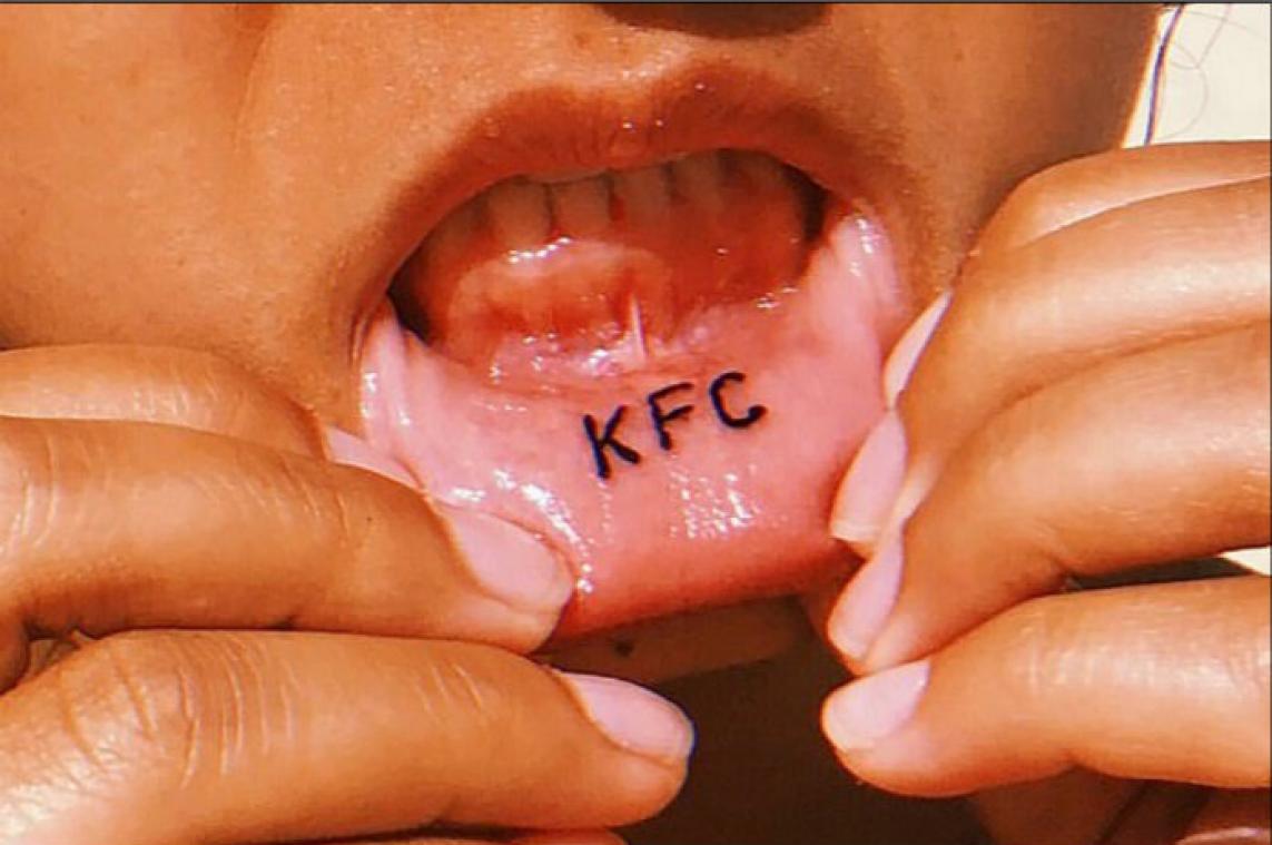 Na de Harry Styles-tattoo is er nu de KFC-tattoo