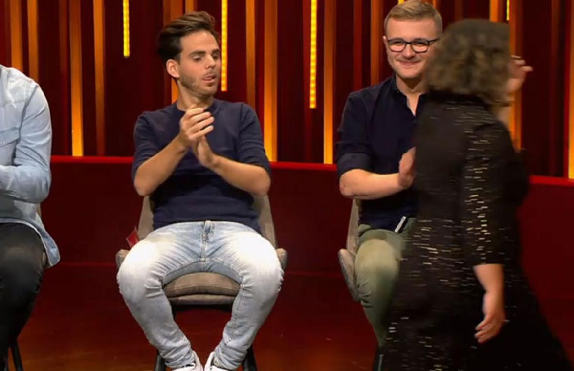 VIDEO. 'Blind Date'-Sebastiaan kan zijn ogen niet van afdruipende kandidate houden