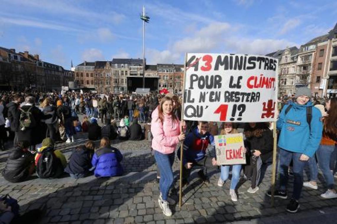 Al 10.000 betogers op het Leuvense Ladeuzeplein