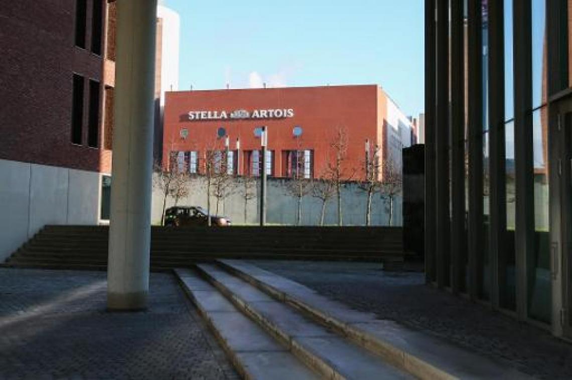 AB InBev vindt onvoldoende werknemers om Leuvense afvullijn 24 uur te laten draaien