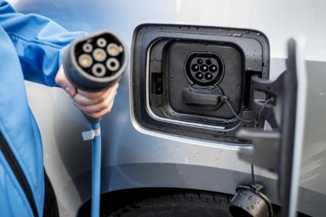 Elektrische auto's die te lang bij laadpaal staan, worden niet beboet