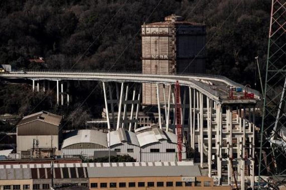 Ontmanteling ingestorte brug in Genua van start
