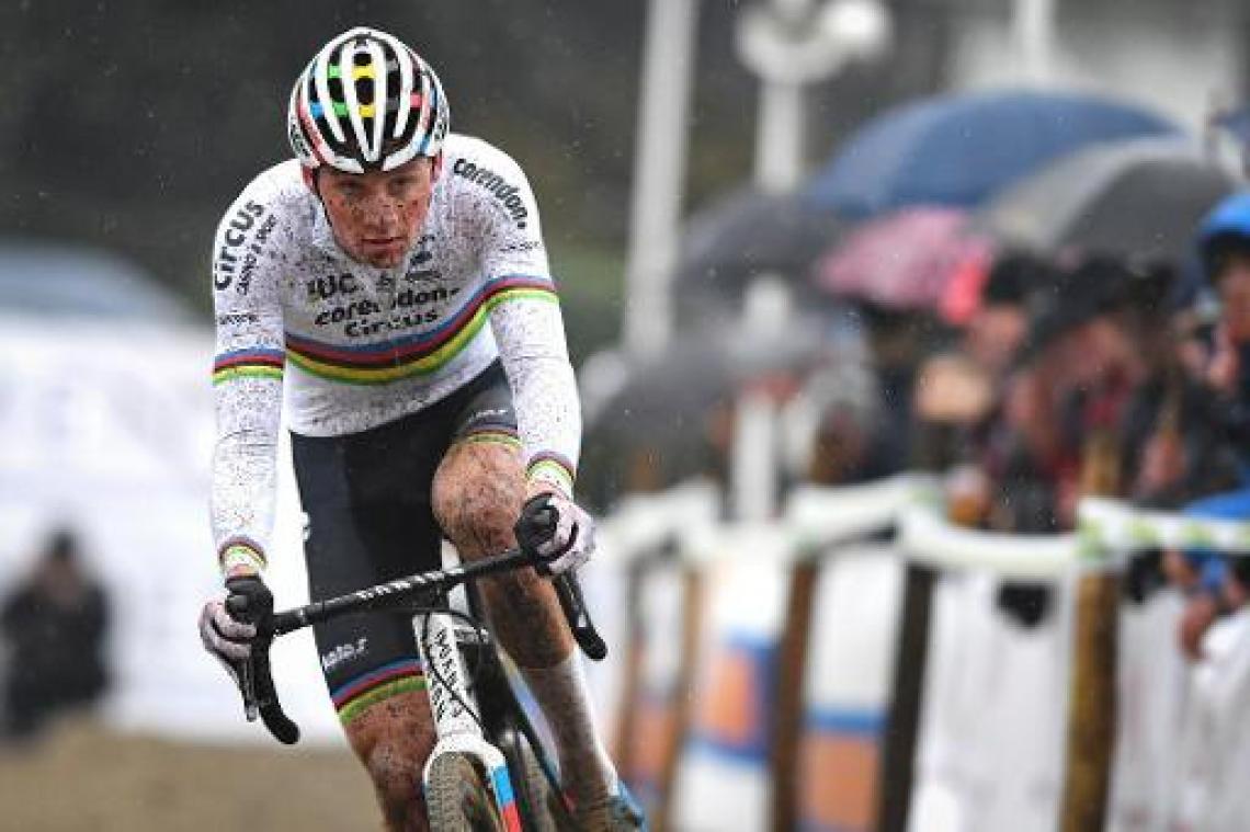 Mathieu Van der Poel stelt met 29e seizoenszege eindwinst veilig