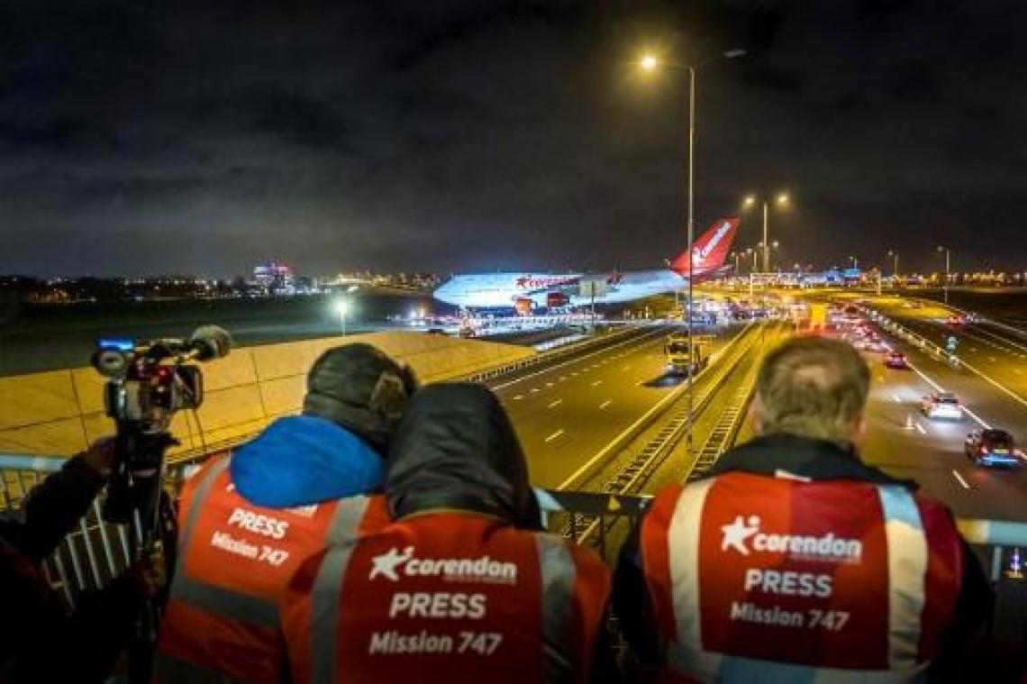 Nederlandse Boeing 747 staat op zijn plek bij hotel