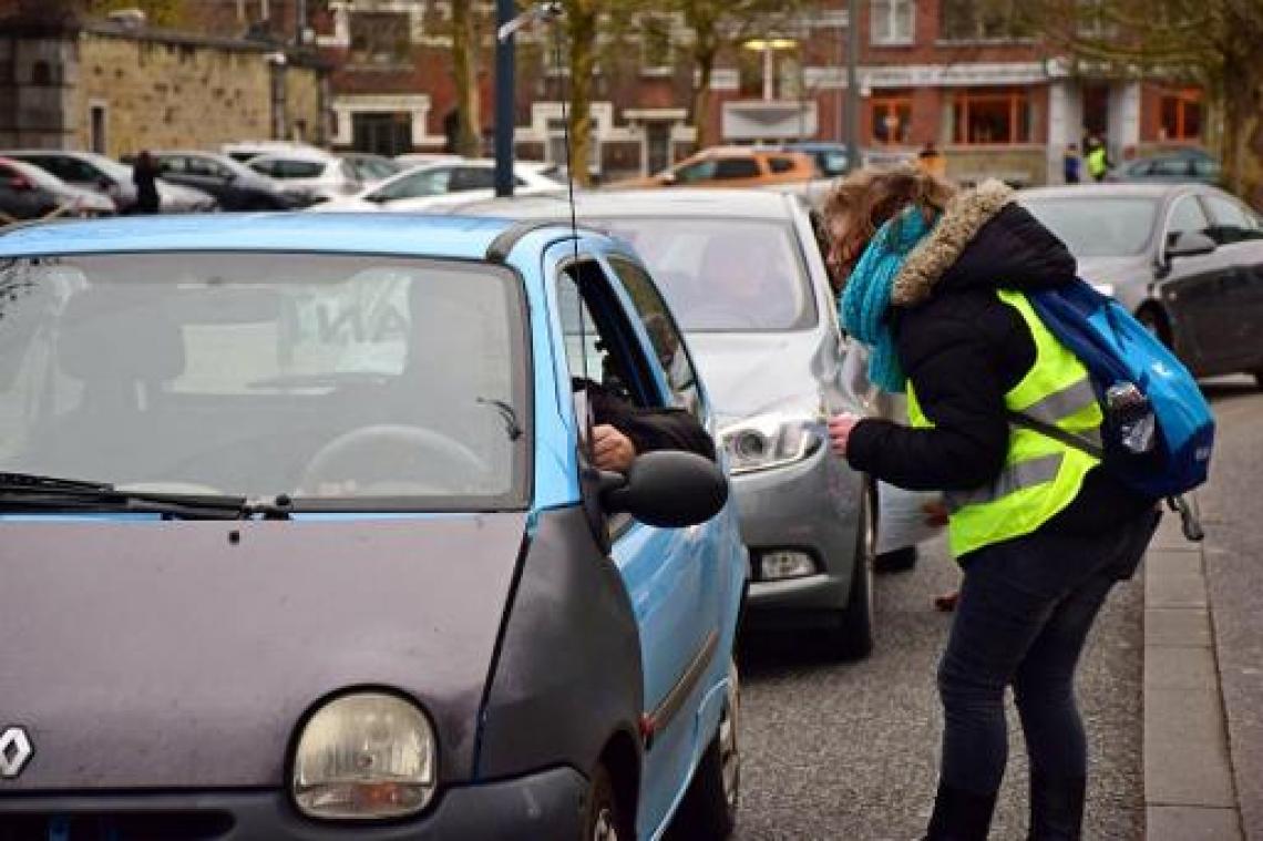 Administratieve aanhoudingen na protest 'gele hesjes' aan woonst Di Rupo