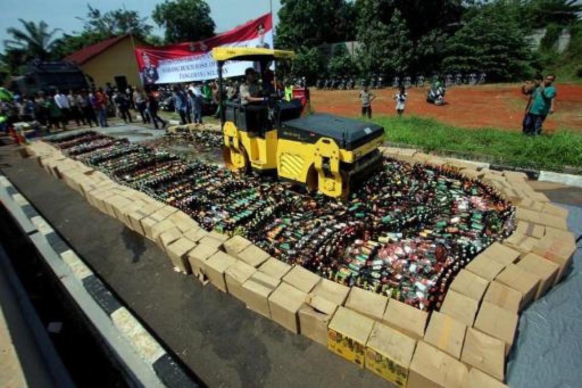 Bijna 100 doden door zelfgestookte alcohol in India