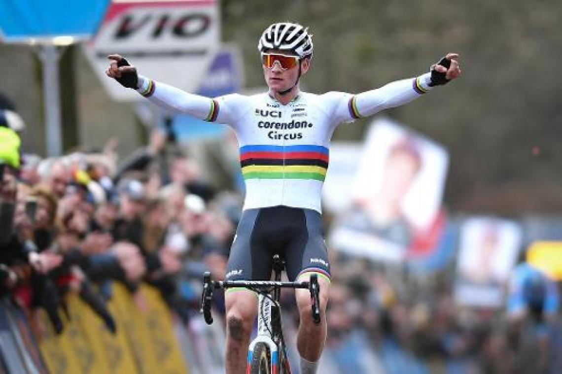 Wereldkampioen Van der Poel boekt dertigste zege