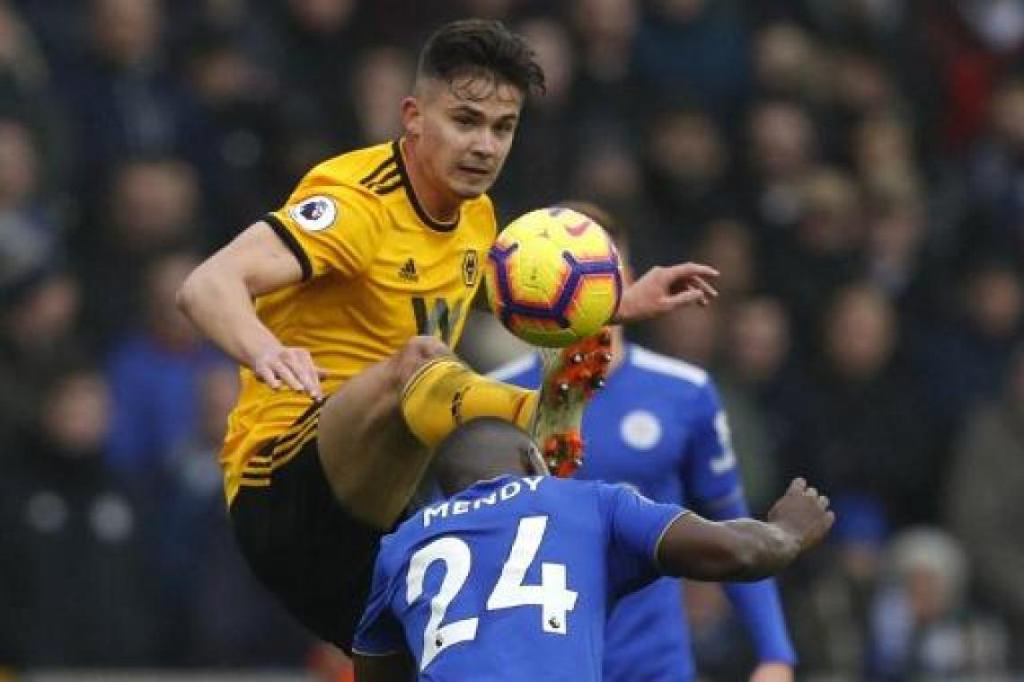 Belgen in het buitenland - Dendoncker pakt met Wolverhampton in extremis punt tegen Newcastle