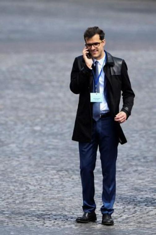 Topadviseur van Macron stapt op
