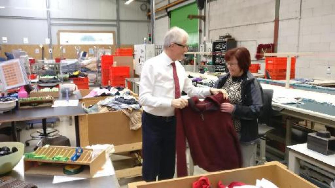 Minister-president Bourgeois trekt dikke trui aan