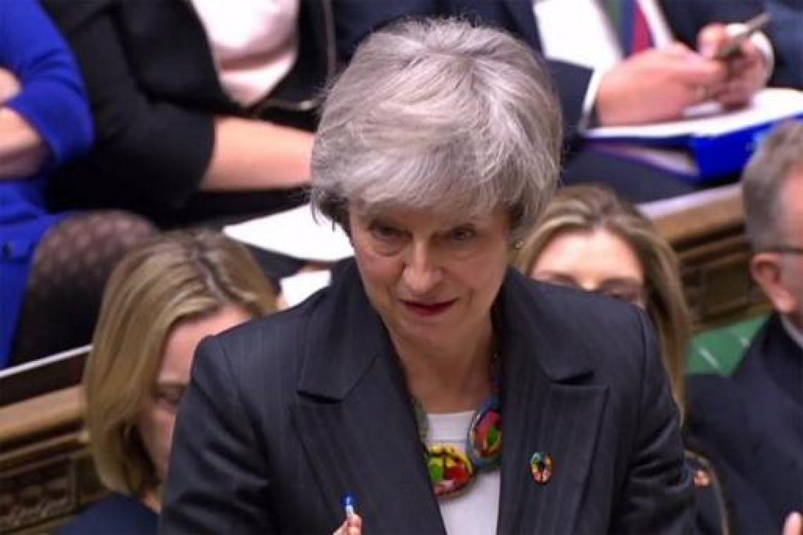 May vraagt parlementsleden om "de zenuwen in bedwang te houden"