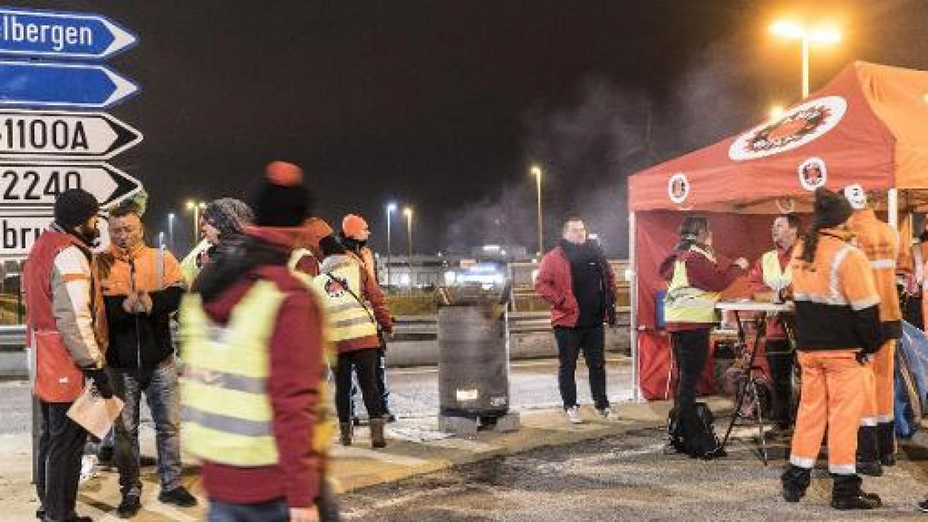 Voertuig rijdt in op stakerspost in Gent, bestuurder opgepakt