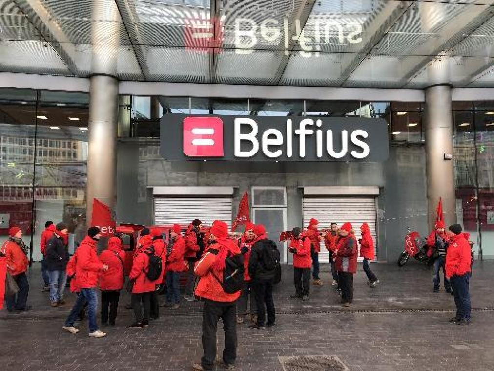 Stakingsposten aan de hoofdingangen Proximus- en Belfiustoren