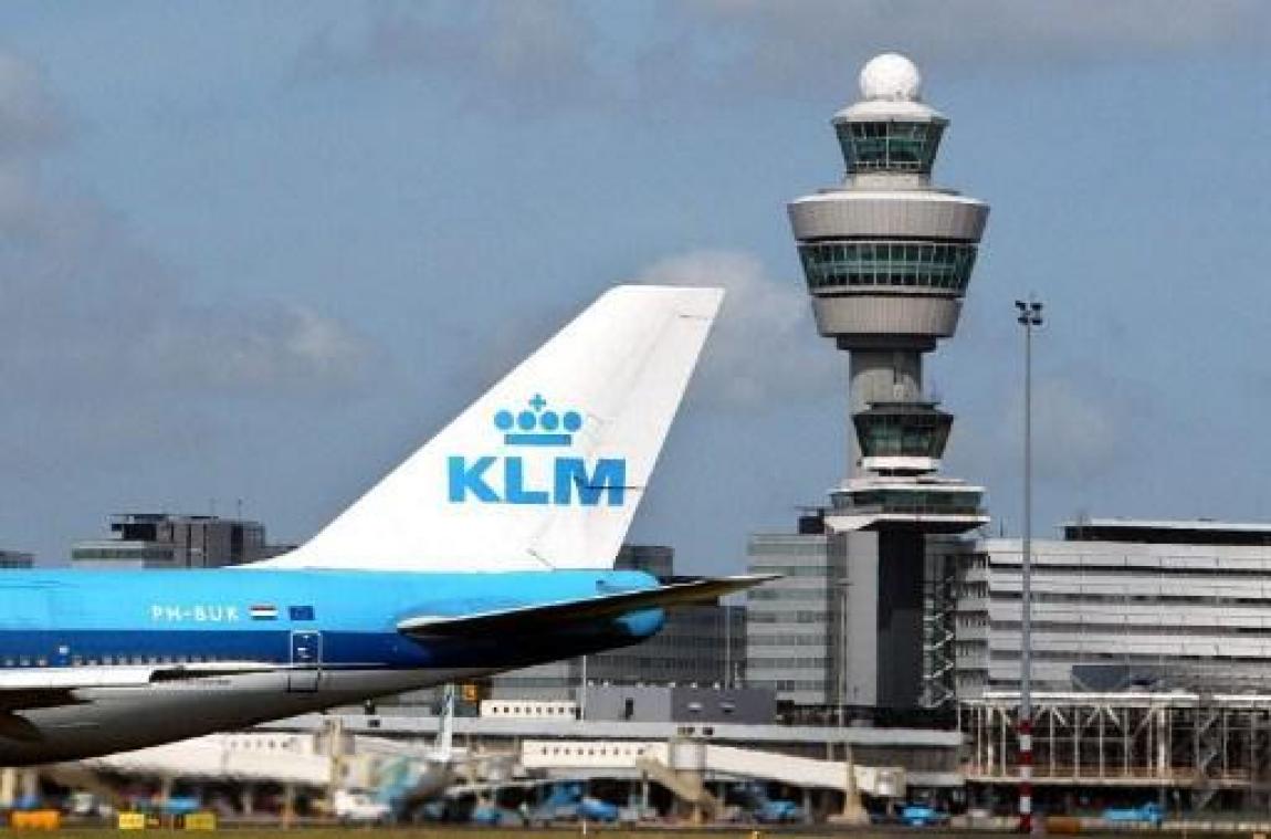 Taxiënde vliegtuigen raken elkaar op Schiphol