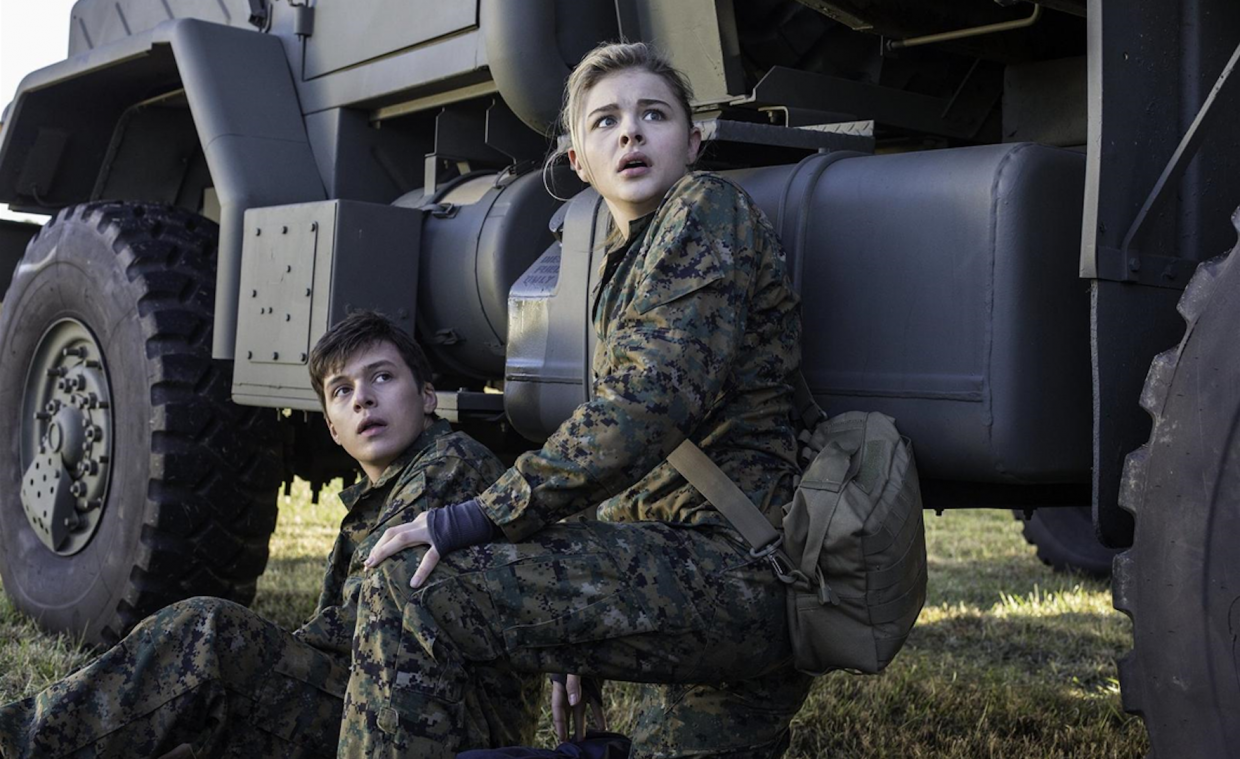 Movies: Chloë Grace Moretz op de vlucht voor de apocalyps