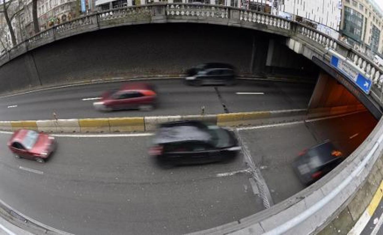 Rogiertunnel gesloten nadat kabel vuur vatte