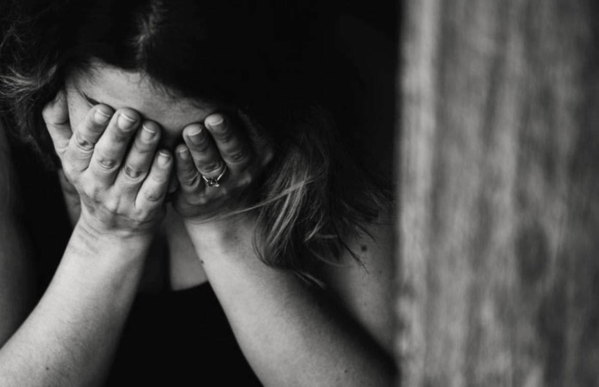 "Mijn echtgenoot zat op Tinder op onze trouwdag"