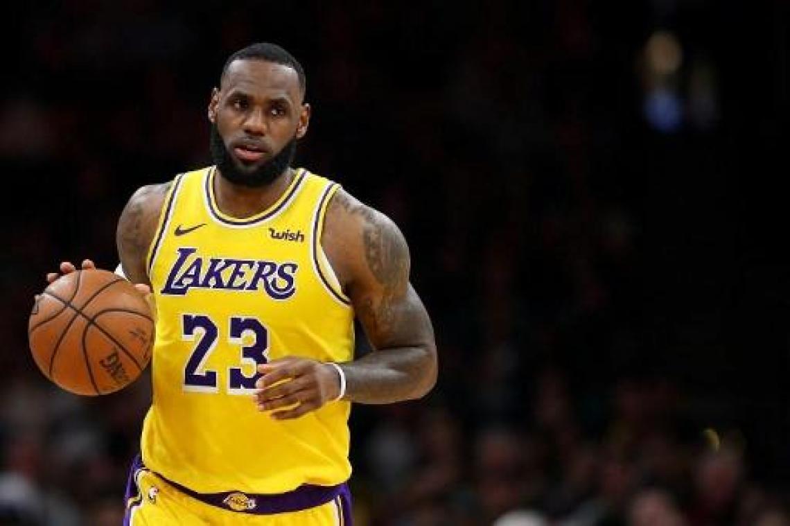 James leidt Lakers voorbij Harden en Rockets