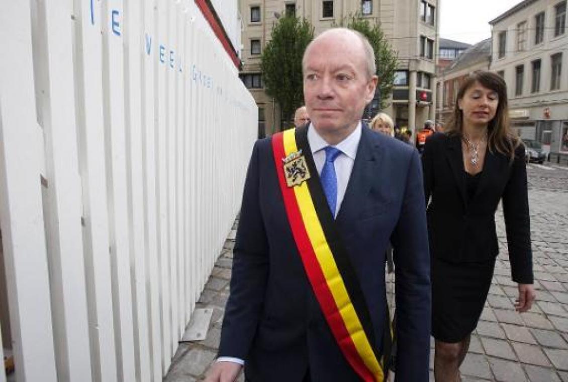 "Pijnlijk dat Oost-Vlaanderen nog geen gouverneur heeft"