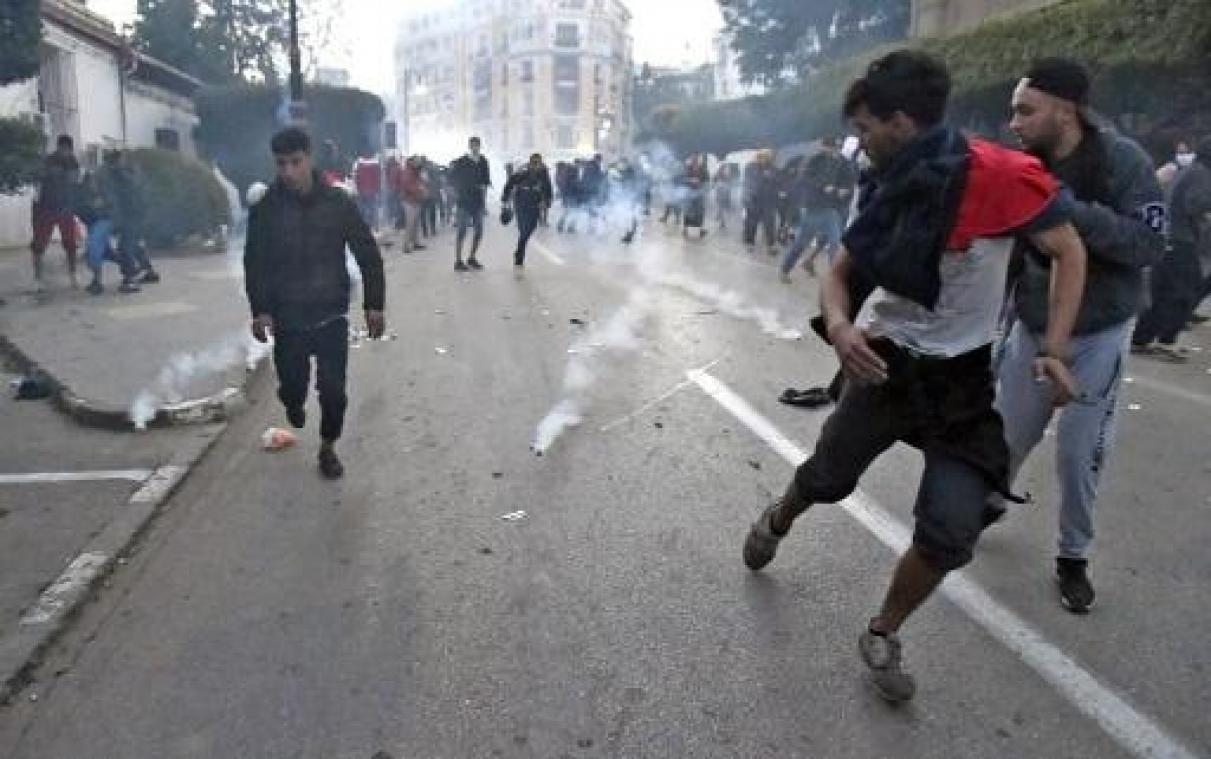 Meer dan 40 arrestaties tijdens protesten tegen vijfde mandaat Algerijnse president