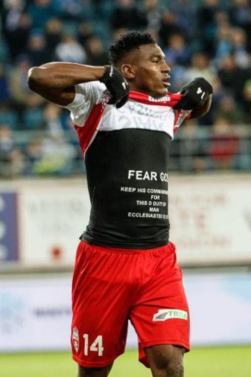 Jupiler Pro League - Waarschuwing voor Awoniyi (Moeskroen) na viering met religieuze boodschap