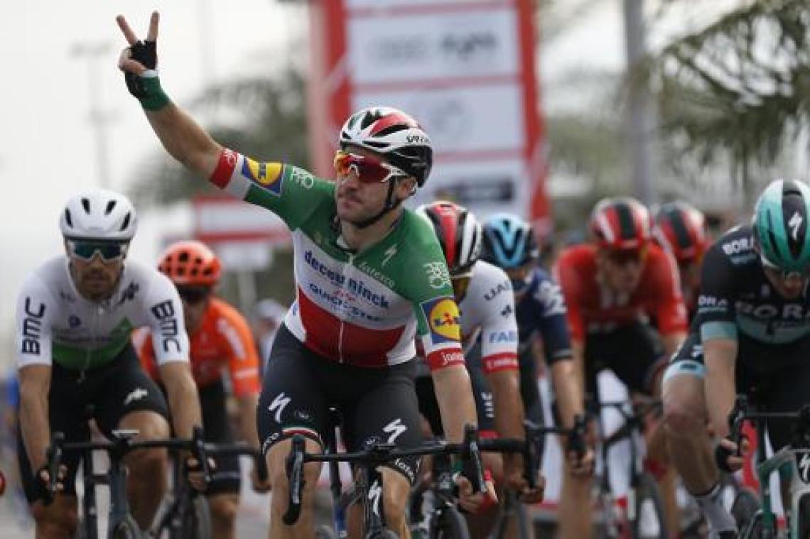 Viviani sprint naar de zege in vijfde etappe, Roglic blijft leider