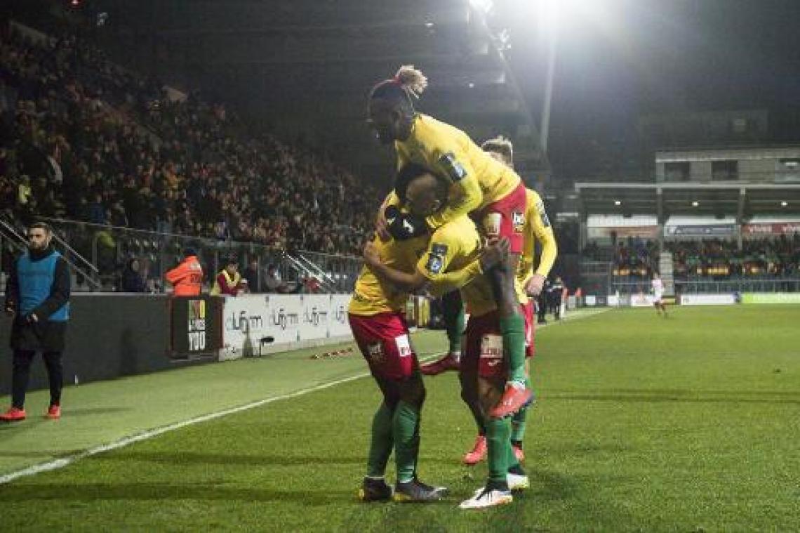 Jupiler Pro League - Oostende verzekert zich na draw tegen Waasland-Beveren van behoud, Kortrijk klopt Cercle