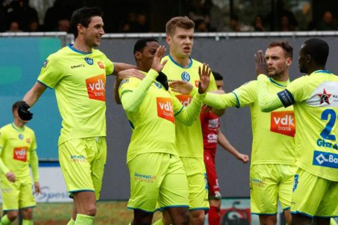 AA Gent doet met uitzege in Waregem uitstekende zaak in strijd om Play-off I