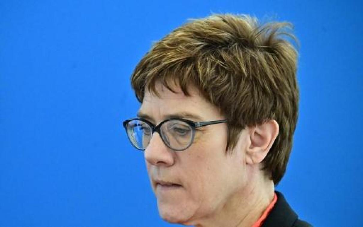 Opvolger Merkel onder vuur voor genderwitz