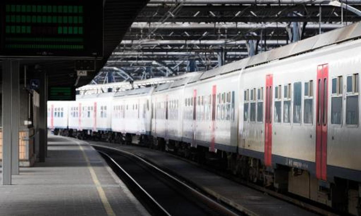 Hinder op Brusselse noord-zuidas na trein door rood licht