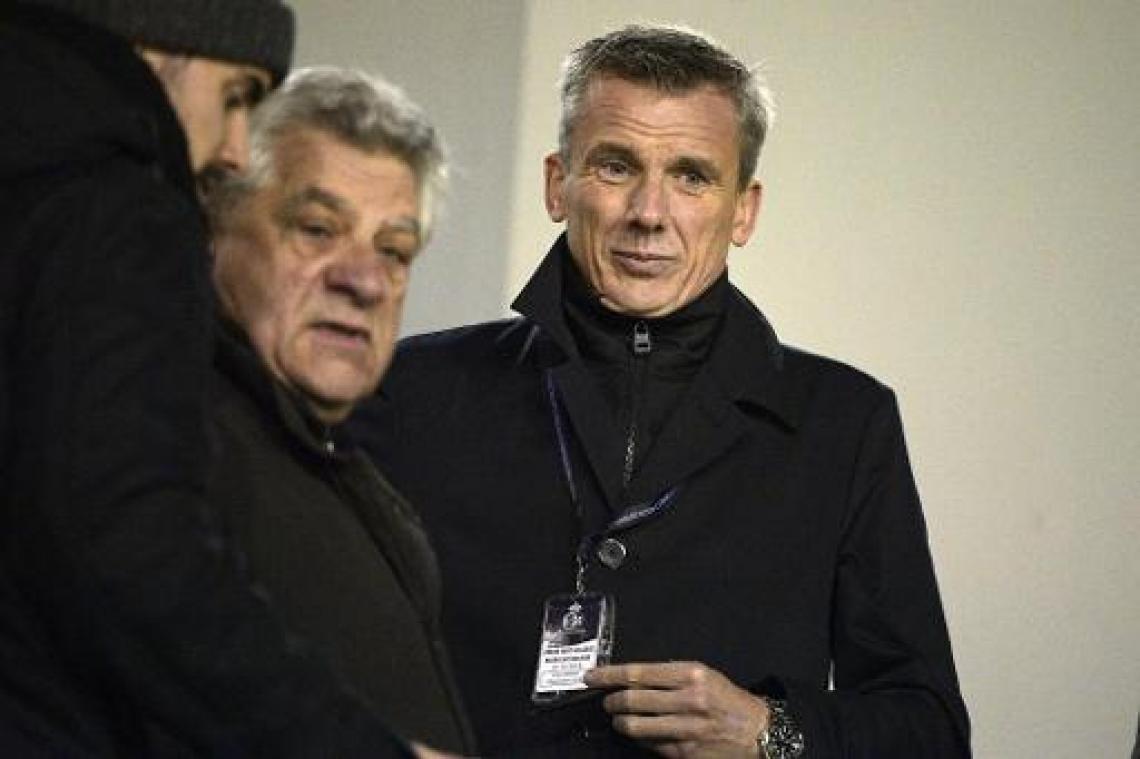 Jupiler Pro League - Scheidsrechtersbaas Verbist: "Santini had rood moeten krijgen"