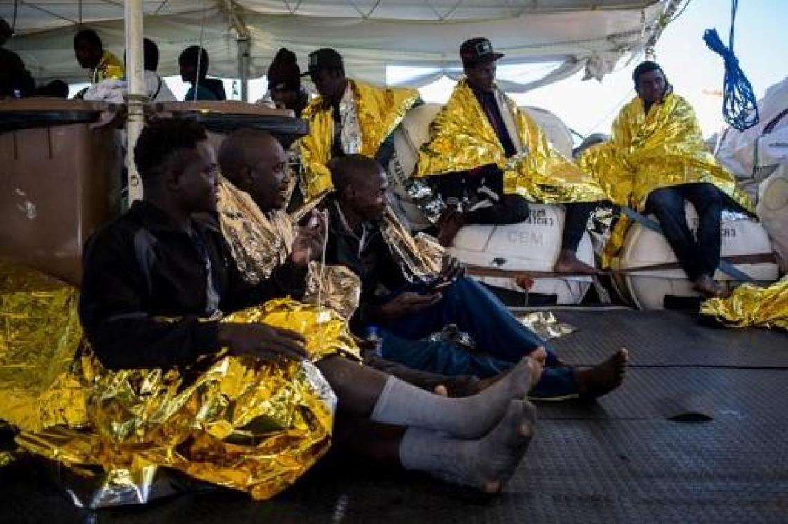 Malta redt migranten nadat Italiaanse boot in problemen komt