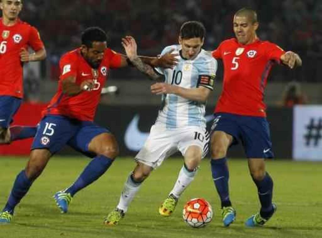 Argentinië, met Messi, wint in Chili kwalificatie