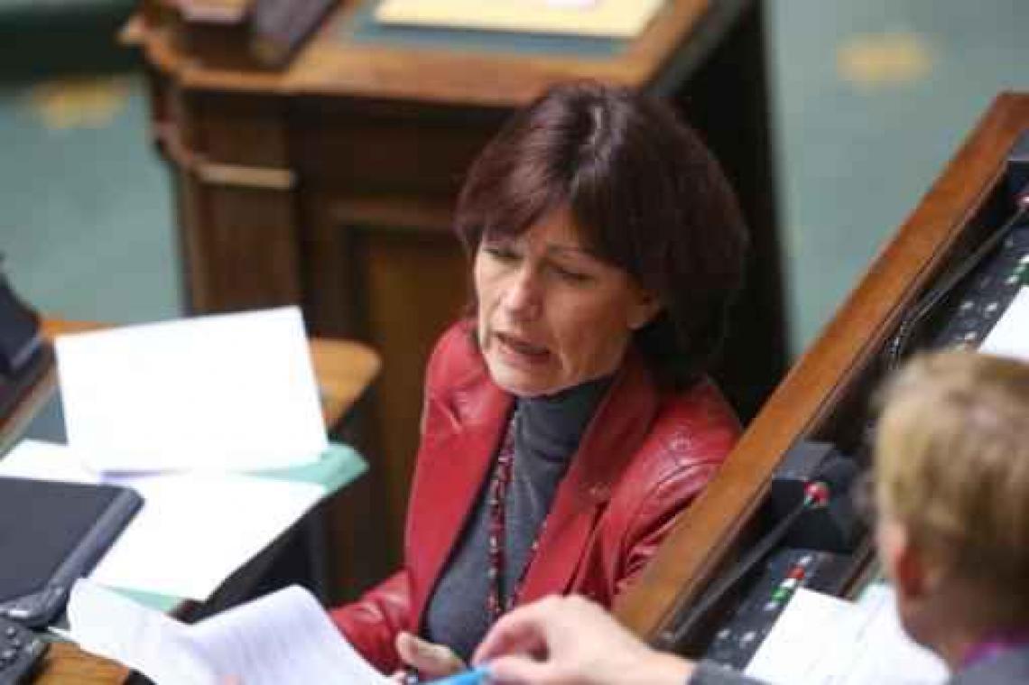 Onkelinx: "Onfatsoenlijke timing voor aankondiging ontslag"