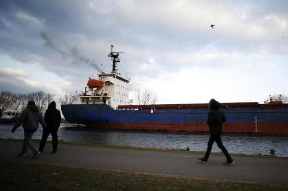 Migrant sterft in vrachtwagen in haven van Calais