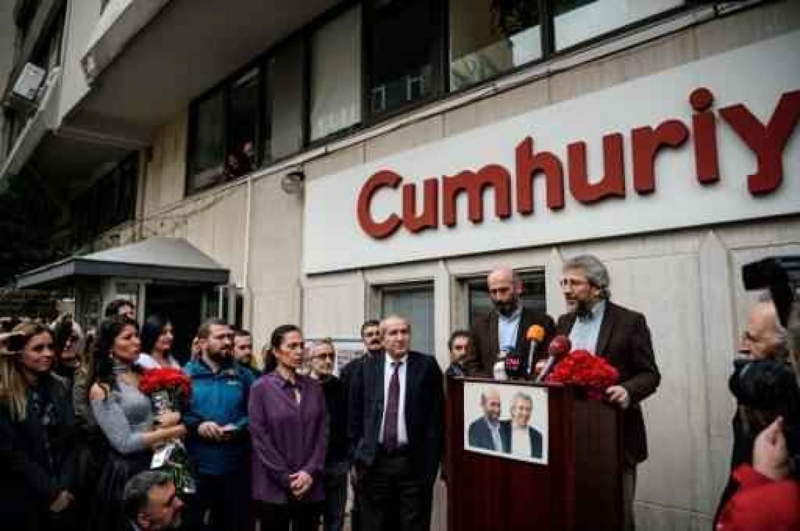 Proces tegen Turkse journalisten vrijdag achter gesloten deuren begonnen