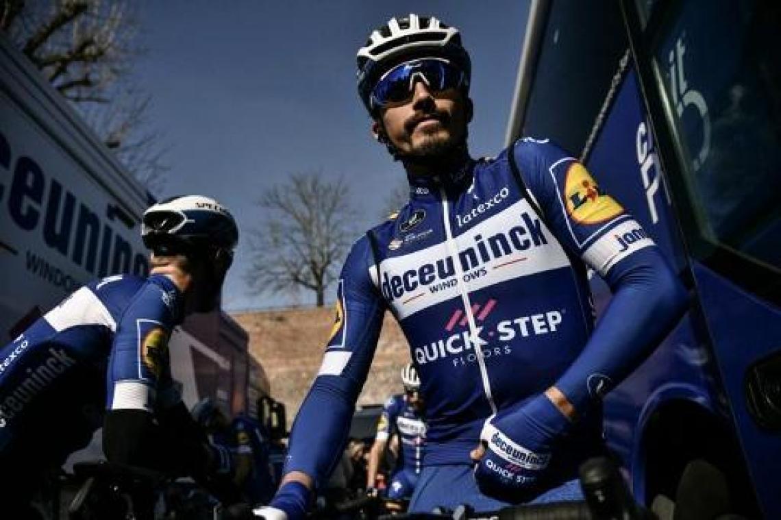 Julian Alaphilippe wint bij eerste deelname, Wout van Aert opnieuw derde
