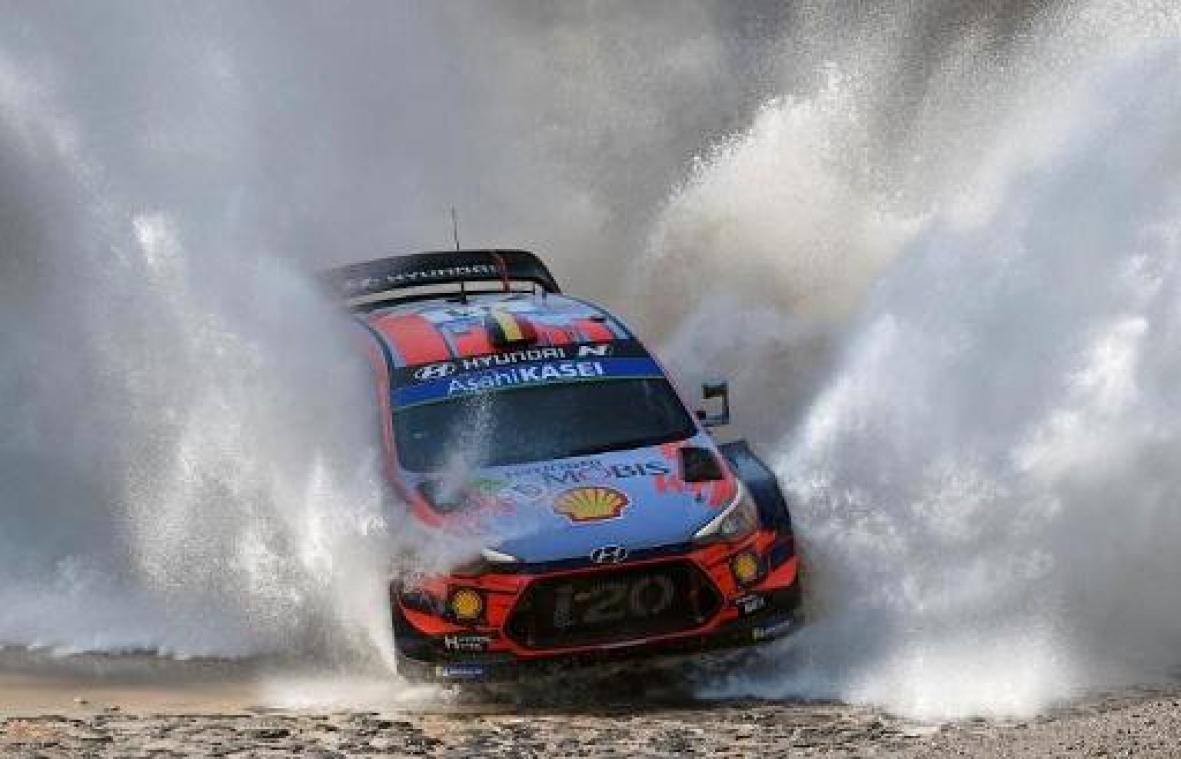 Rally van Mexico - Ogier blijft aan de leiding, Neuville schuift op naar vierde plaats