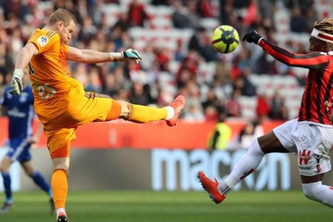 Belgen in het buitenland - Matz Sels en Jason Denayer delen de punten in Frankrijk