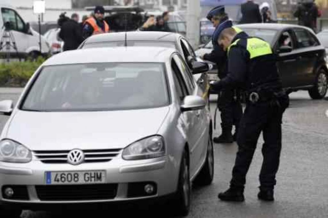 Mensen stromen massaal toe om auto te komen halen op Brussels Airport