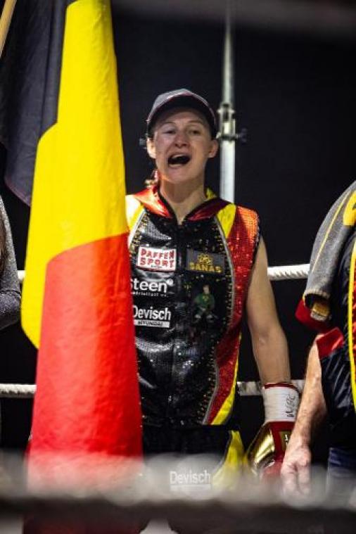 Delfine Persoon verlengt WBC-wereldtitel bij lichtgewichten