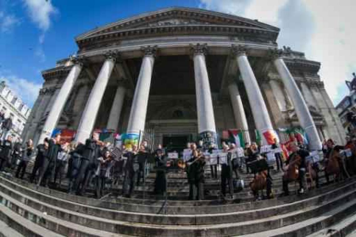 Brussels Philharmonic en Vlaams Radio Koor krijgen Beursplein stil
