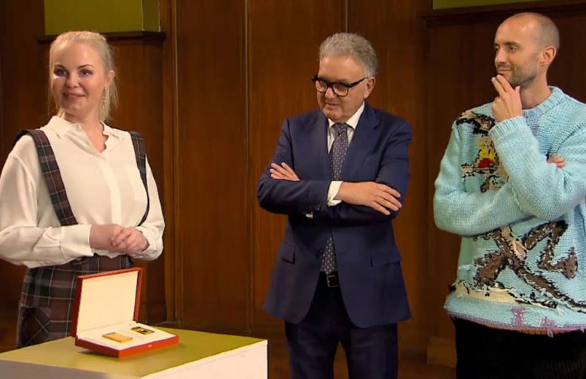 VIDEO. Lesley-Ann Poppe imponeert dealers in 'Stukken van Mensen'