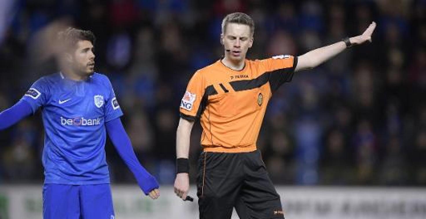 Jupiler Pro League - Communicatie tussen VAR en scheidsrechter viel na 15 minuten weg in Genk