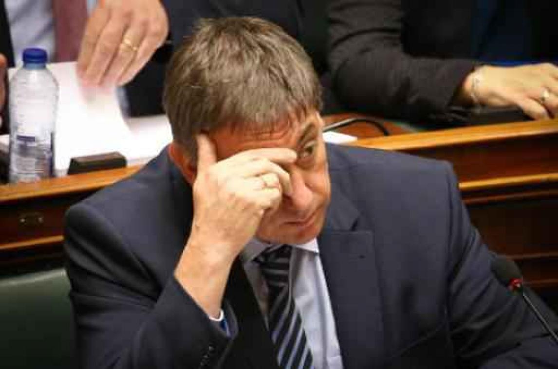 Jambon start een procedure tegen de Belgische verbindingsofficier