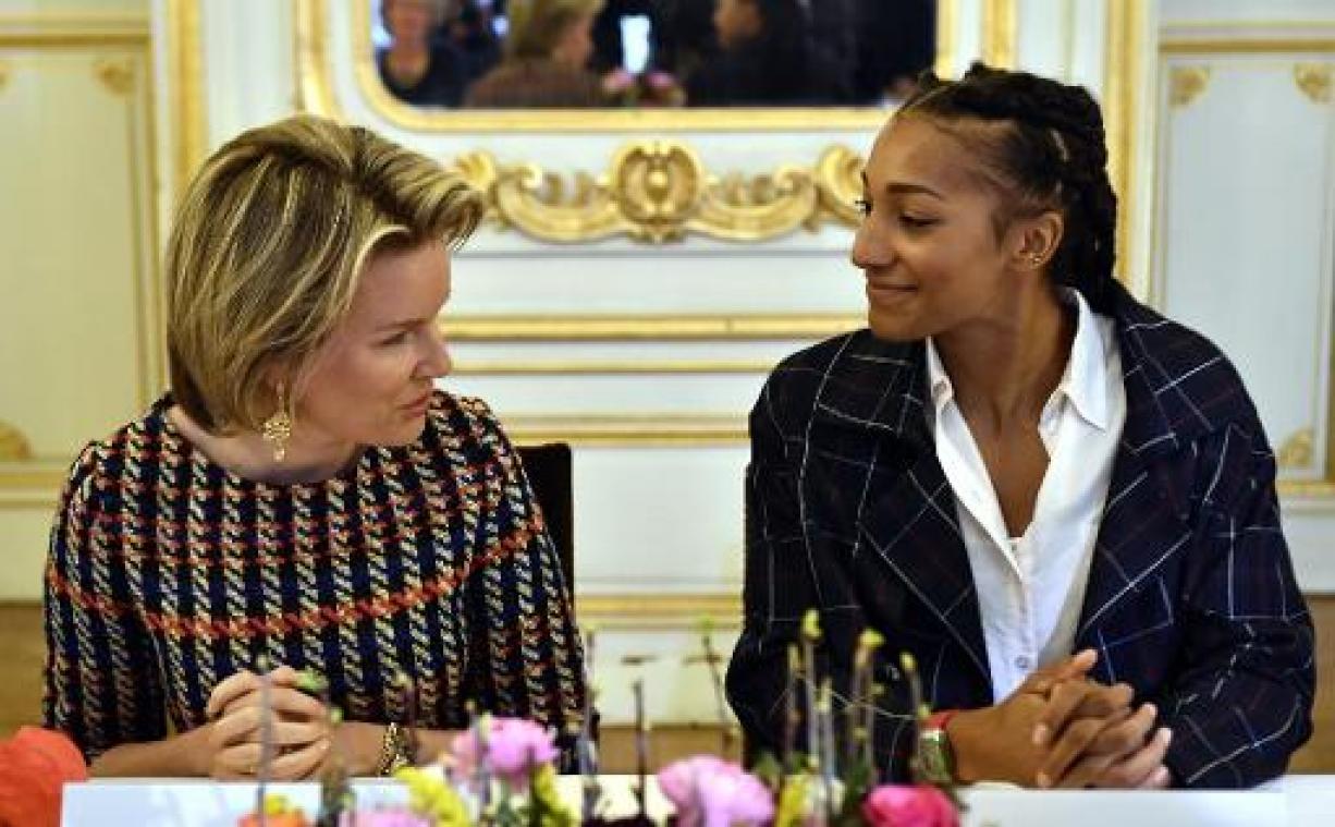 Nafi Thiam en Luikse vrouwen ontmoeten koningin Mathilde