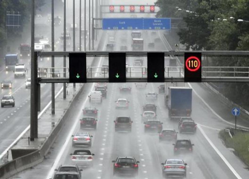 Weyts wil zoveel mogelijk dynamische snelheid op snelwegen