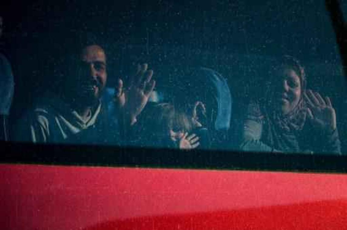 Migranten verlaten Idomeni langzaamaan